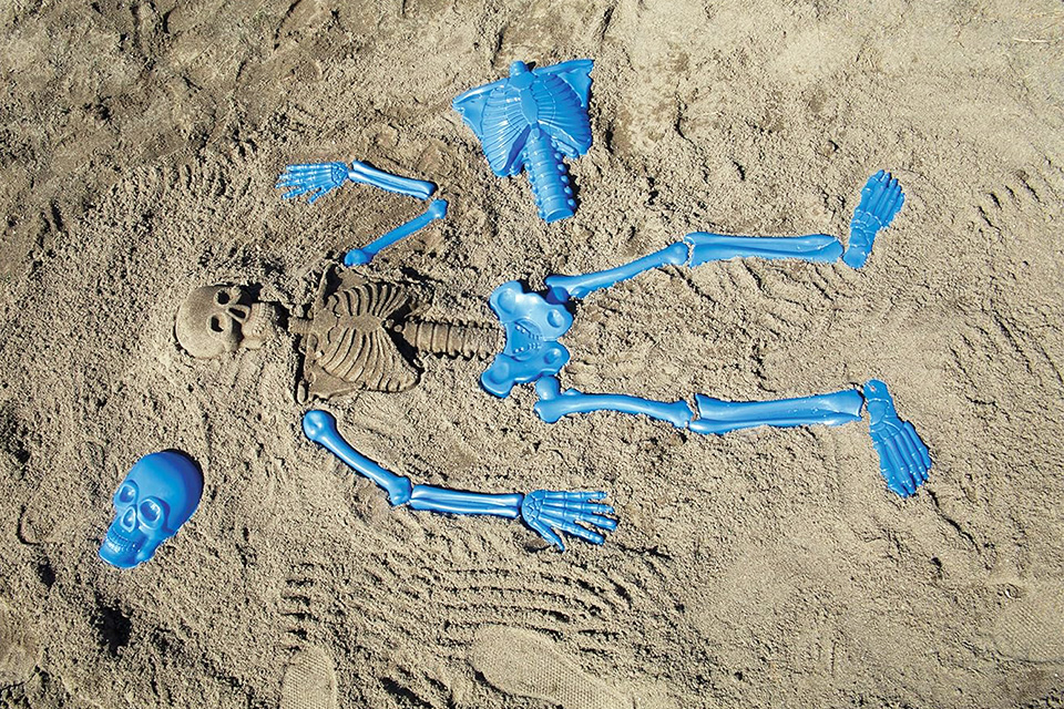 Bag O' Beach Bones Playset: Create a Human Skeleton in the Sand